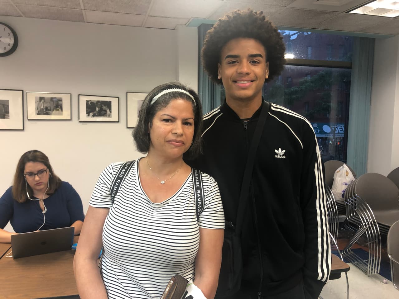 <b>Raquel Pereyra y su hijo Jairo Sánchez P.</b>
<br>
<br>“Debe haber muchos más programas [para jóvenes] en El Bronx, que es la comunidad más pobre”.