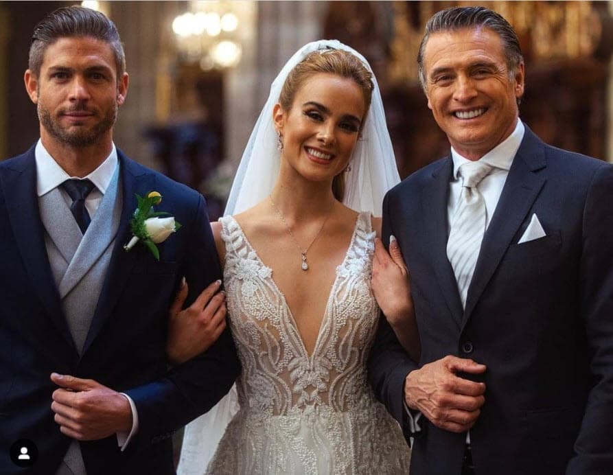 "Gala está haciendo sus cosas, está haciendo su trabajo, somos compañeros, amigos, pero no, 
<b>no estoy con Gala</b>". 
<br>