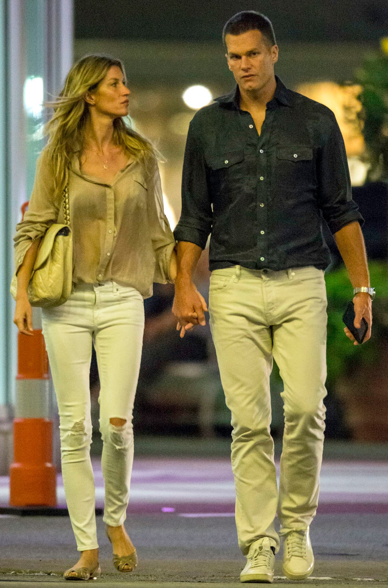 Se aseguraron de tomarse la mano todo el tiempo.