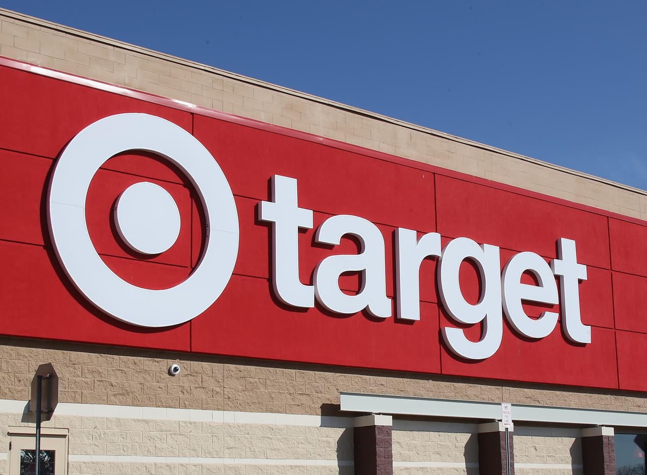 <b>Target</b> ha anunciado que su horario será ahora de 8 a.m. a 9 p.m. La primera hora de compras de cada miércoles será reservada para los ancianos y aquellos con problemas de salud.