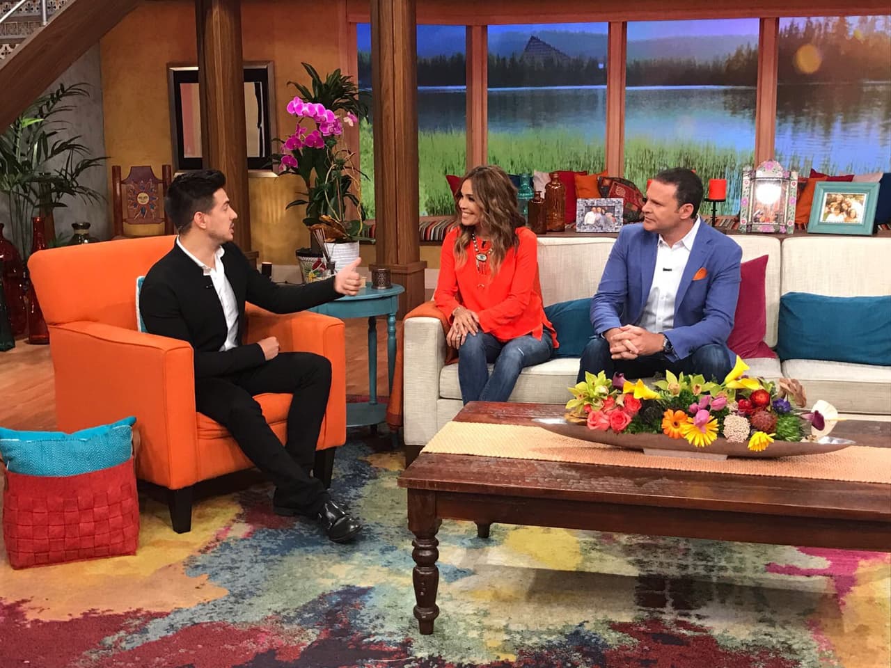 El hijo mayor de Eugenio Derbez llegó a contarnos todo sobre '3 idiotas', su más reciente película.