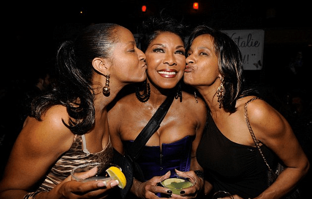 Tras el sentido fallecimiento de la cantante Natalie Cole, sus hermanas gemelas declararon cuáles fueron sus últimas palabras.