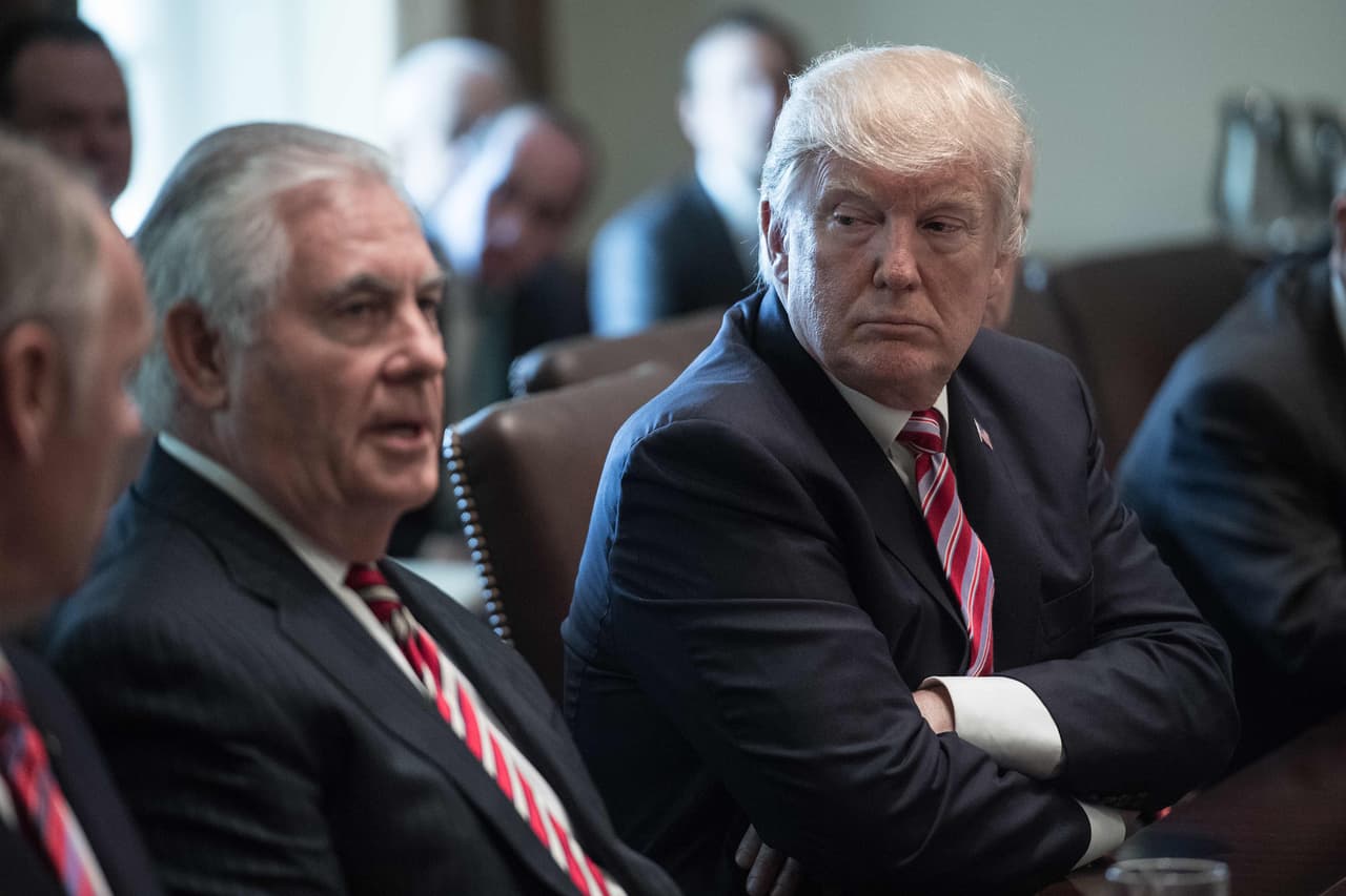 Trump propone a Tillerson someterse a una prueba para comparar quién es más inteligente