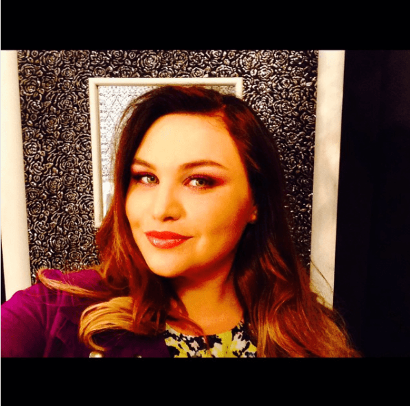 Este fin de semana, 
<b><a href="https://www.univision.com/famosos/de-rebelde-a-modelo-curvy-esta-es-la-transformacion-de-estefania-villarreal-fotos">la actriz y modelo Estefanía Villarreal</a></b> sorprendió a sus seguidores con una noticia: ya es una mujer comprometida en matrimonio.