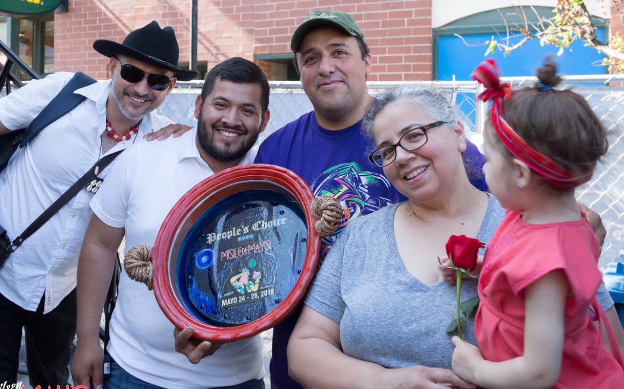 Inician proceso para vender una icónica cafetería hispana en un barrio de Chicago