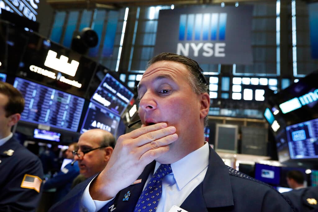 Wall Street cierra con pérdidas por la guerra de aranceles entre China y EEUU