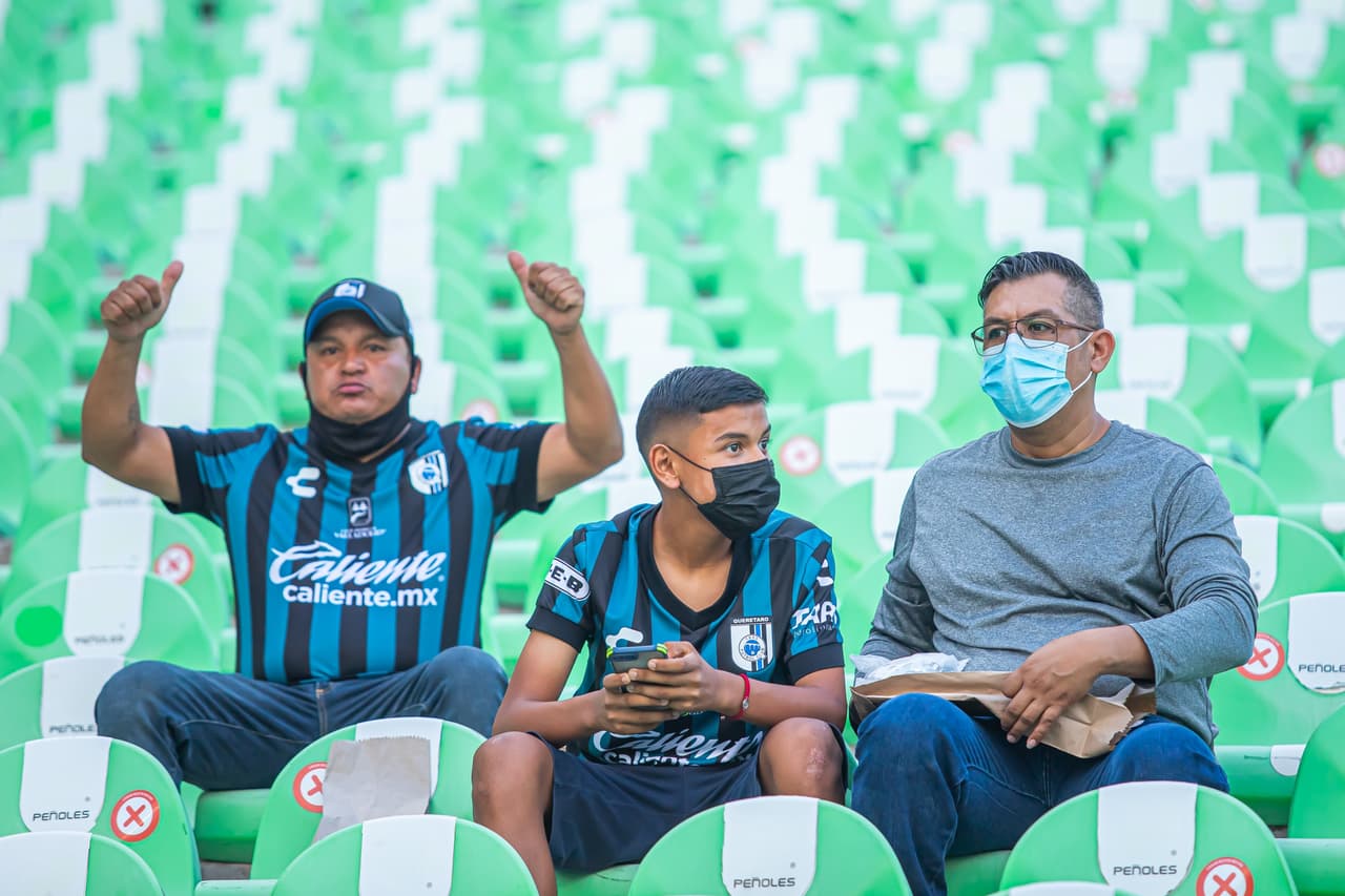 Santos no se despeinó y sin acelerar le pasó por encima a unos Gallos Blancos de Querétaro que se desfondaron desde el primer tiempo en un partido muy ligero para los de Guillermo Almada.