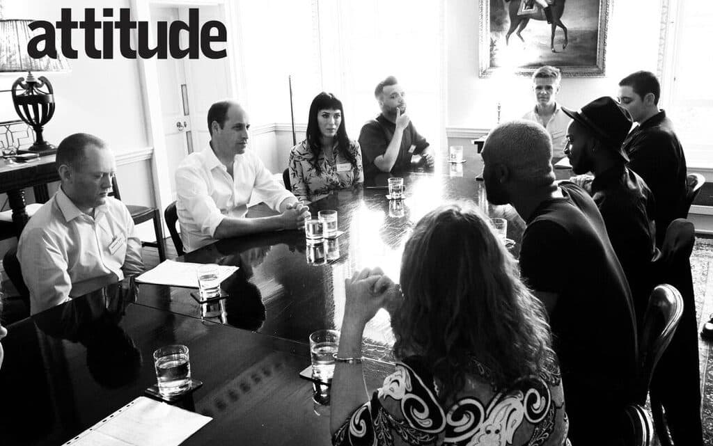 Reunión editorial del equipo de la revista Attitude con el Príncipe William.