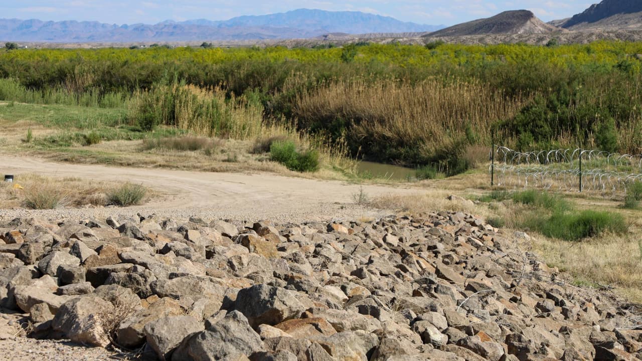 ¿Trump está dividiendo a los republicanos en Texas por la amenaza de confiscar tierras para el muro fronterizo?
