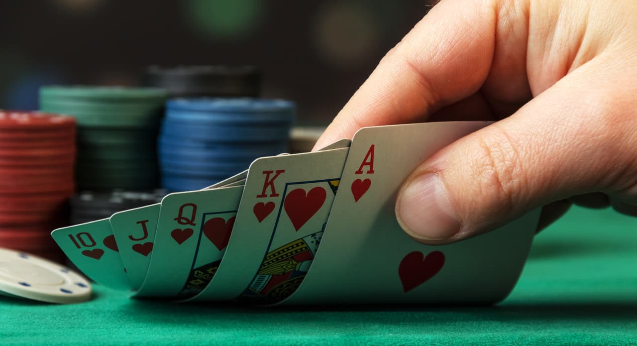 <b>De ser requerido, participar en un programa de tratamiento de adicción al juego</b> y asumir los costos. No debe participar en ningún tipo de juego (incluidas las loterías, apuestas en línea o apuestas deportivas) ni ingresar a un casino, pistas de carreras de caballos o cualquier otro sitio donde el juego sea el objetivo principal.
<br>