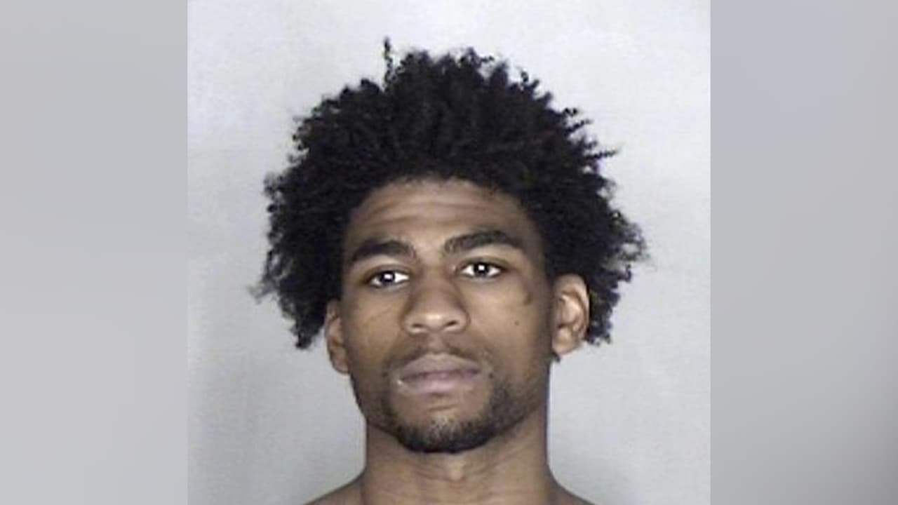 Un muerto y cuatro heridos: arrestan a un hombre desnudo tras abrir fuego en un autobús