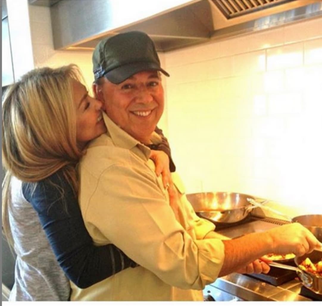 Cuando lo hacen, 
<b>acompañan esas imágenes con lindos mensajes. </b>Por eso sabemos que a él le encanta cocinar para ella.