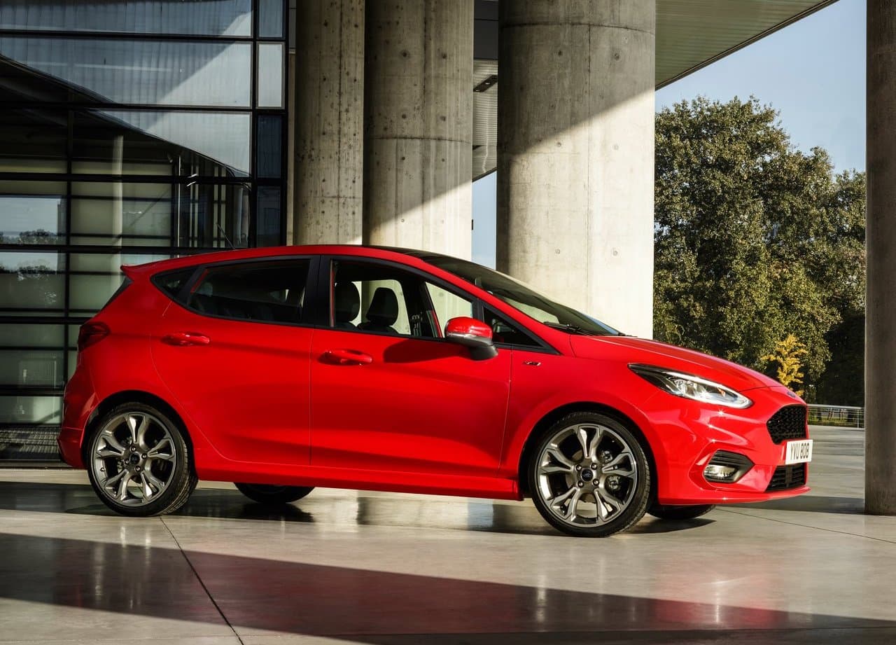 <b>Ford Fiesta</b>
<br>
<br>En 2011, el Ford Fiesta regresó al mercado de Estados Unidos como una gran opción ante los elevados precios del combustible. Sin embargo, una vez estos precios volvieron a normalizarse, los fabricantes comenzaron a lanzar pequeños crossovers que resultaron de mayor interés entre la población. Esta tendencia aún permanece, motivo por el cual Ford decide retirar al Fiesta de su portafolio.
<br>