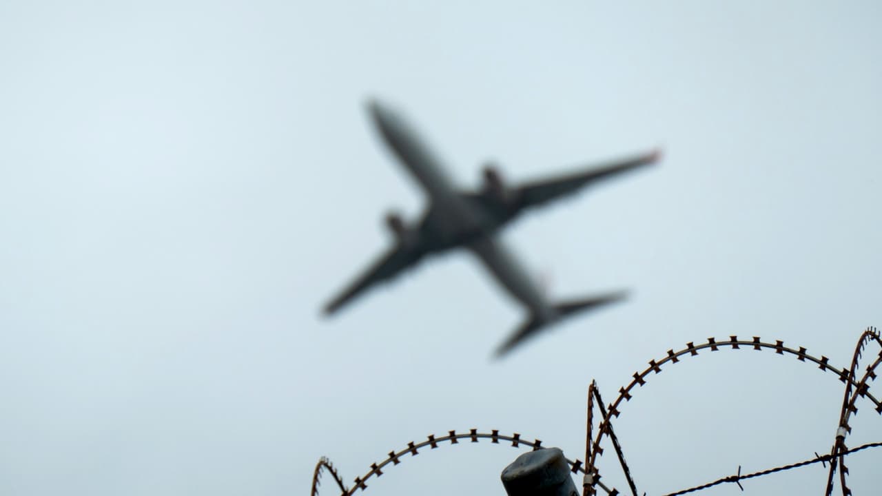 ¿Realmente CBP Home está entregando dinero a los inmigrantes que salen voluntariamente del país?