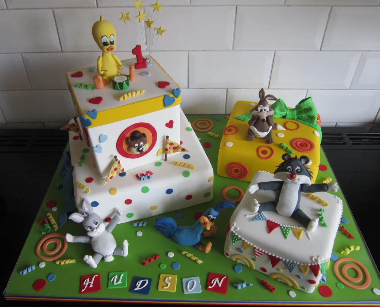 Checa algunos de sus pasteles más increíbles que van desde Mickey Mouse hasta películas como 'El Rey León', 'Los minions', 'Enredados', 'The Avengers' y muchos más.