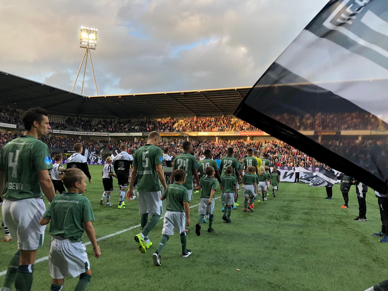 PSV Eindhoven derrota 2-0 a Heracles con 'Guti' en el campo y sin la presencia de 'Chucky'  