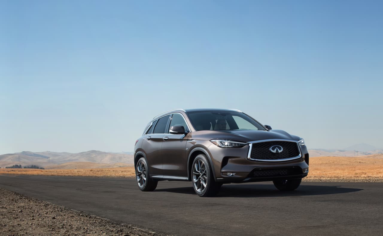 <b>Infiniti QX50 2019</b>
<br>Su potencia es de 268 caballos de fuerza @ 5,600 rpm y torque de 280 lb-pie de torque @ 4,400 rpm y la transmisión es CVT. Su velocidad máxima es de 230 km/h. La aceleración de 0 a 60 mph es de 6.3 segundos para la versión AWD y 6.7 segundos con tracción delantera.
<br>El rendimiento de combustible dependerá de la versión; para aquella con tracción delantera se estima en 27 mpg (11.48 km/l) y la versión 4WD en 26 mpg (11.05 km/l). Respecto a la generación anterior de la QX50 hay una mejora de combustible de 35% para la versión con tracción delantera y 30% para la de tracción total.