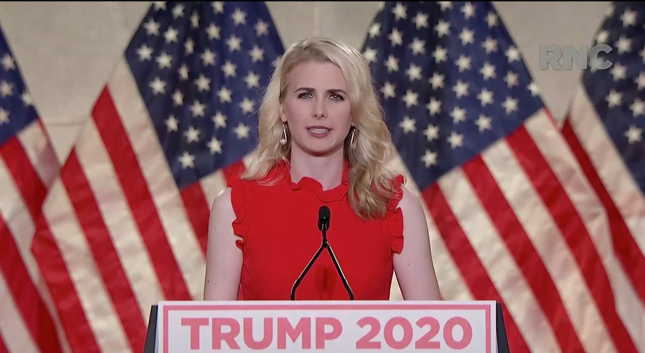 Natalie Harp, quien se describió como “estadounidense que antes estuvo olvidada”, dijo que estaba viva gracias a los medicamentos experimentales aprobados por el gobierno de Trump. Cuestionó lo que describió como "medicina socializada" promovida por los demócratas.
<br>