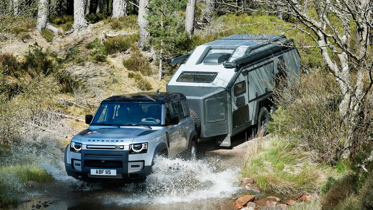 Land Rover anunció que todas las variantes ofrecen capacidad de arrastre de hasta 8,200 libras (3,720 kilos).