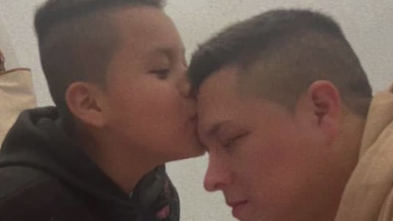 <b>Junio</b>
<br>Gianlukas Illescas, de 10 años, reportaba que insistentemente sufría acoso en Hillcrest Elementary School, en Peekskill, Nueva York, según cuenta su padre, Christin Illescas. Afirma que al pequeño le decían cosas como “que es un niño raro, que está gordo, que es feo, que sus zapatos son como de los homeless (personas sin hogar)”, episodios por los cuales, al parecer, no quiso regresar a su escuela. El menor habría aprovechado un descuido de su abuelo para terminar con su vida.