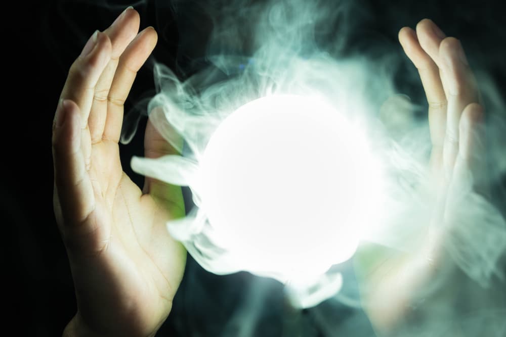 Uno de los grandes enigmas de la Astrología y un tema que siempre provoca grandes discusiones es del del karma y el destino. ¿Está todo escrito en la Carta Natal? ¿Se puede cambiar el destino? 
<br>
<br>