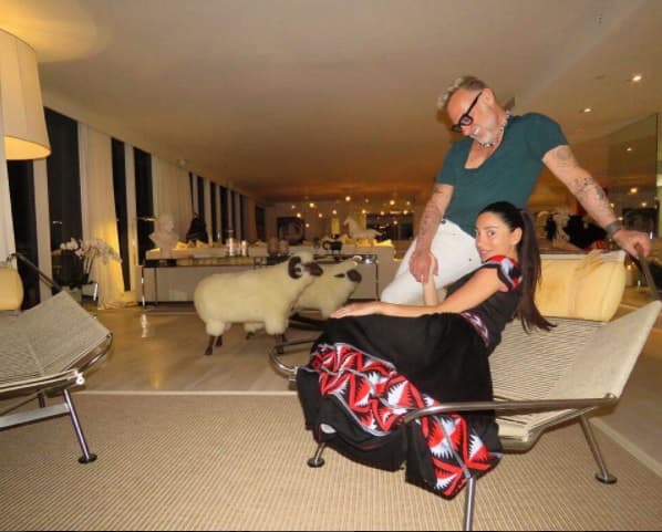 Según una publicación italiana, fue la empresaria quien terminó la relación porque “estaba cansada de solo estar comprometida”: La ruptura le afectó mucho al empresario italiano.