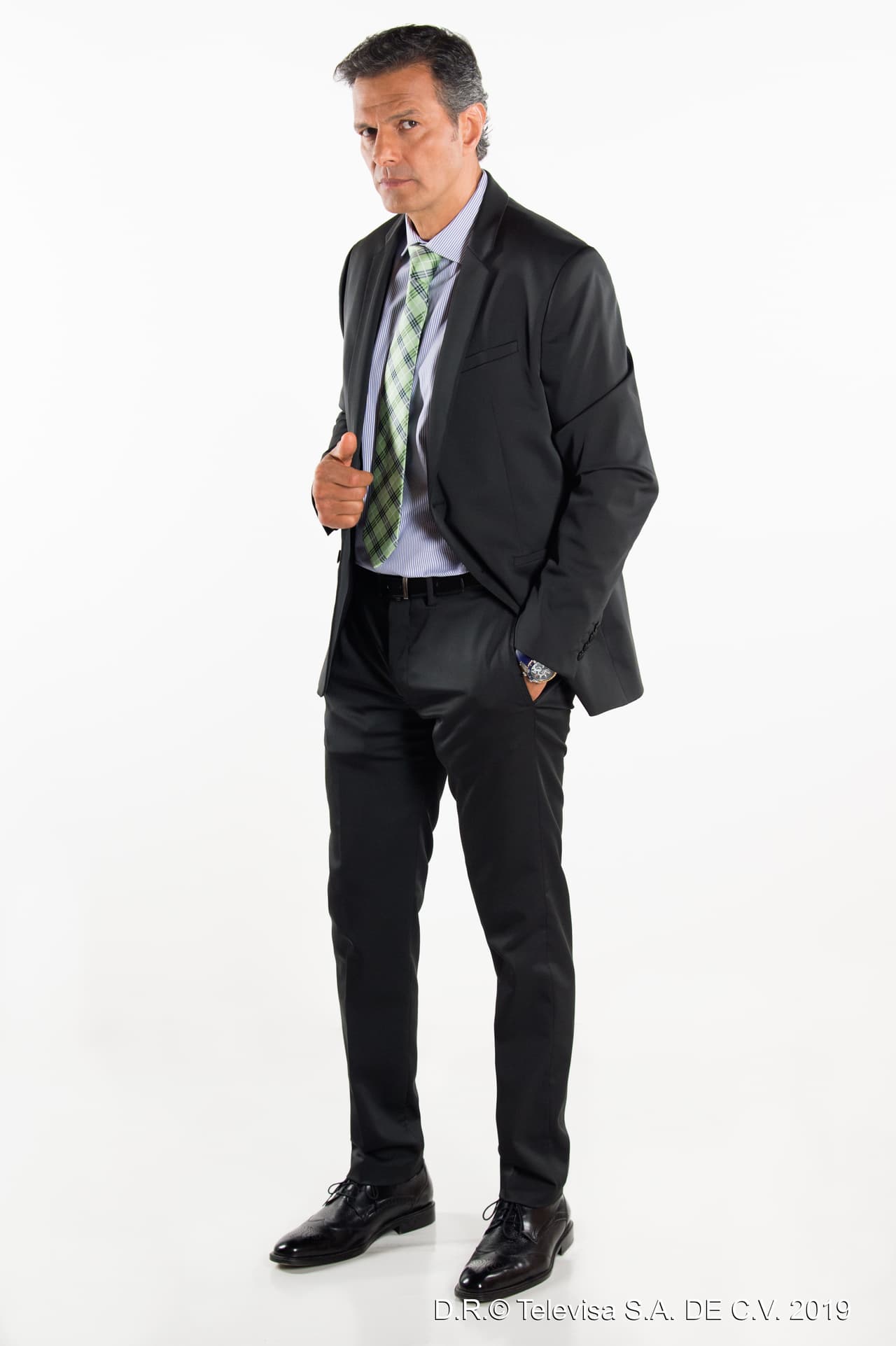 En toda historia hay un villano y ese se Agustín Arana, quien interpreta a Diego Ruiz, el primo de Carlos. Es ambicioso y hará lo imposible por quedarse con la herencia de la familia. 
<br>