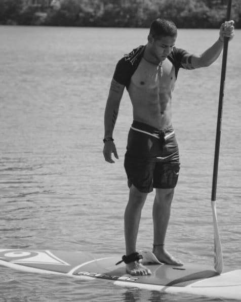 Richard Camacho es el que más piropos recibe en sus fotos, pues es el que mejor cuerpo tiene de los CNCO.