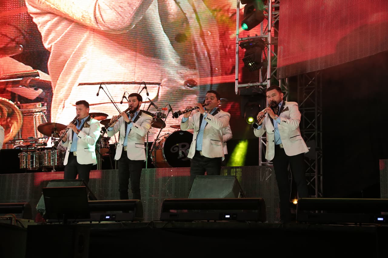 Después de enloquecer a la gente de La Cruz, Banda El Recodo se dirigió a Hermosillo.