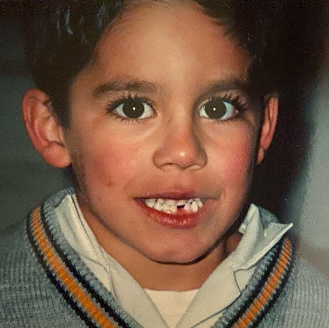 Eduardo aparece en sus primeros años de vida y en varios comentarios señalaron lo tierno que se ve y el gran
<b>parecido que tiene con su papá</b>.