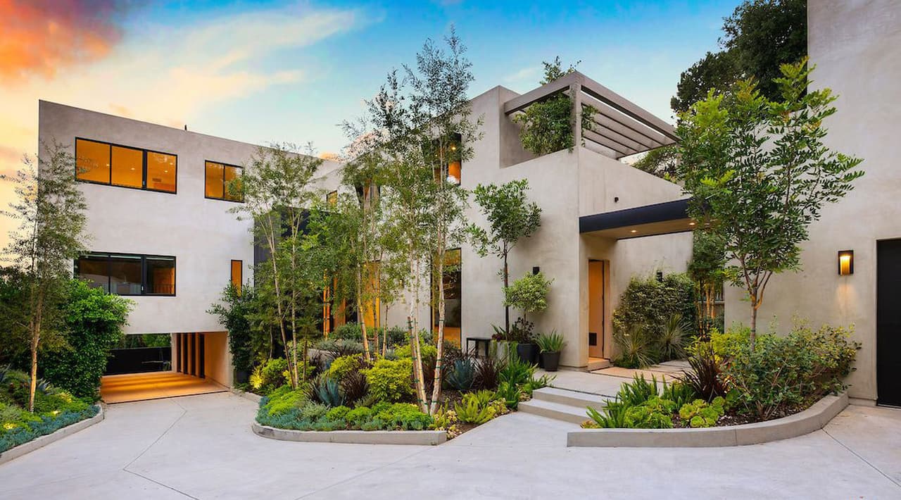 <b>Kylie Jenner y Travis Scott </b>sorprendieron a más de uno cuando 
<b><a href="https://www.univision.com/entretenimiento/unidos-y-felices-pero-no-bajo-el-mismo-techo-kylie-jenner-y-el-papa-de-su-hija">en abril de 2017, en Coachella,</a></b> se mostraron juntos. Ella recién había dejado a su novio Tyga y nadie anticipó lo que pasaría.