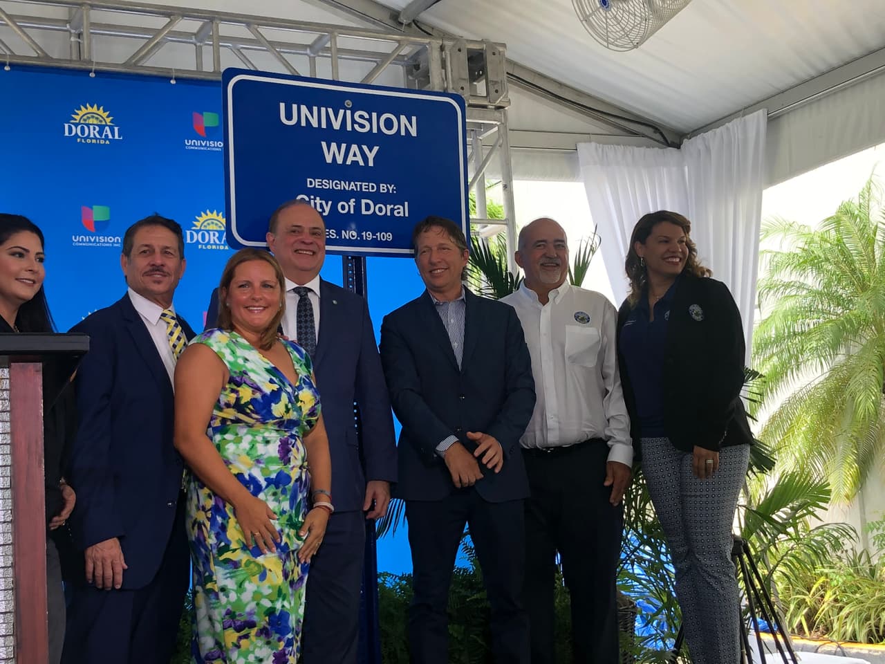 Los comisionados de Miami-Dade asistieron al evento para celebrar la designación de la nueva calle.