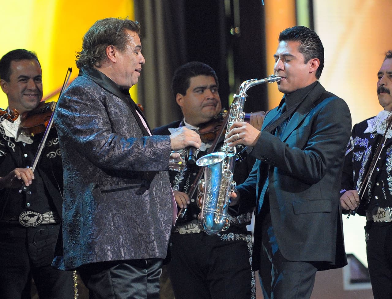 Martín Roca, director comercial de Universal Music dijo que Juan Gabriel superó todas las expectativas que tenían en la disquera.