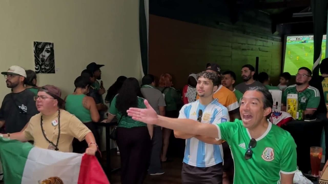 “Ni cuando nació mi hijo me sentí así”: Mexicanos viven a flor de piel la inauguración del mundial de futbol