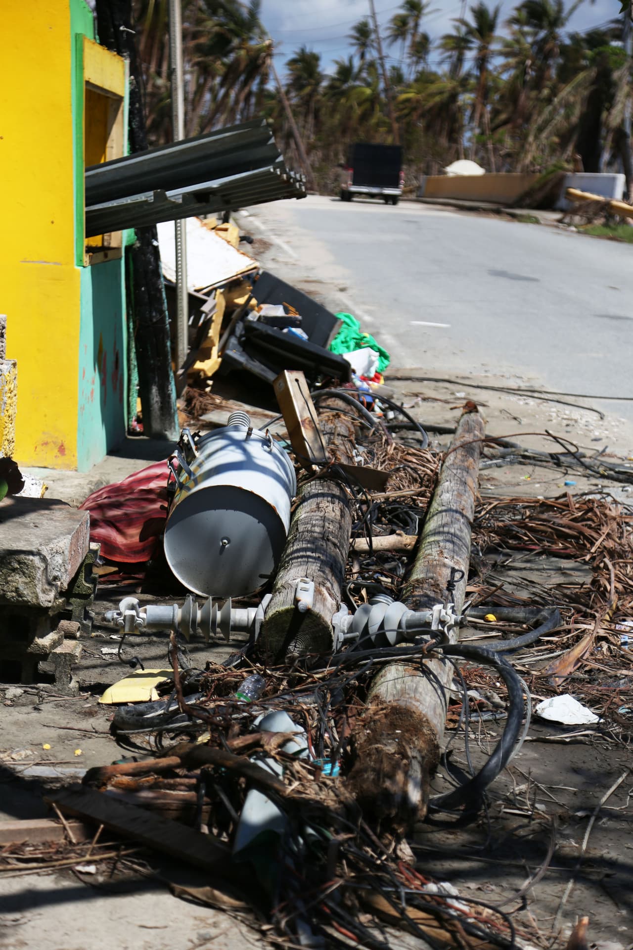 Igual que en el resto de la isla, la restauración del sistema eléctrico de Humacao durará varios meses.