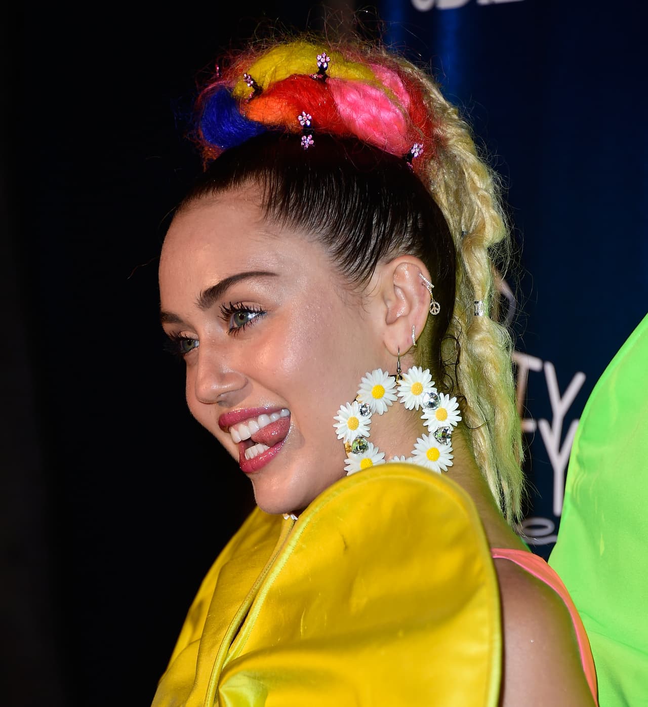 Por eso tampoco deja de sonreír y de sacar la lengua, como acostumbra.