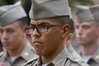 Rodolfo Márquez, estudiante venezolano de Texas A&M University y miembro de su cuerpo de cadetes.