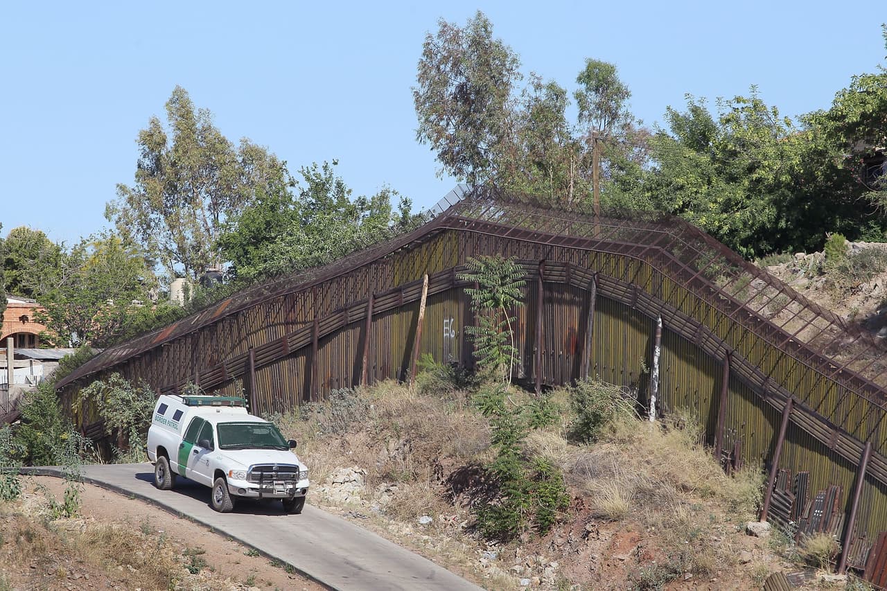 Engel sostiene que
<b> la mitad del fentanilo que se consume en todo Estados Unidos llega por la frontera con México</b>, ante lo cual, dice, ningún partido político ha tomado decisiones certeras.