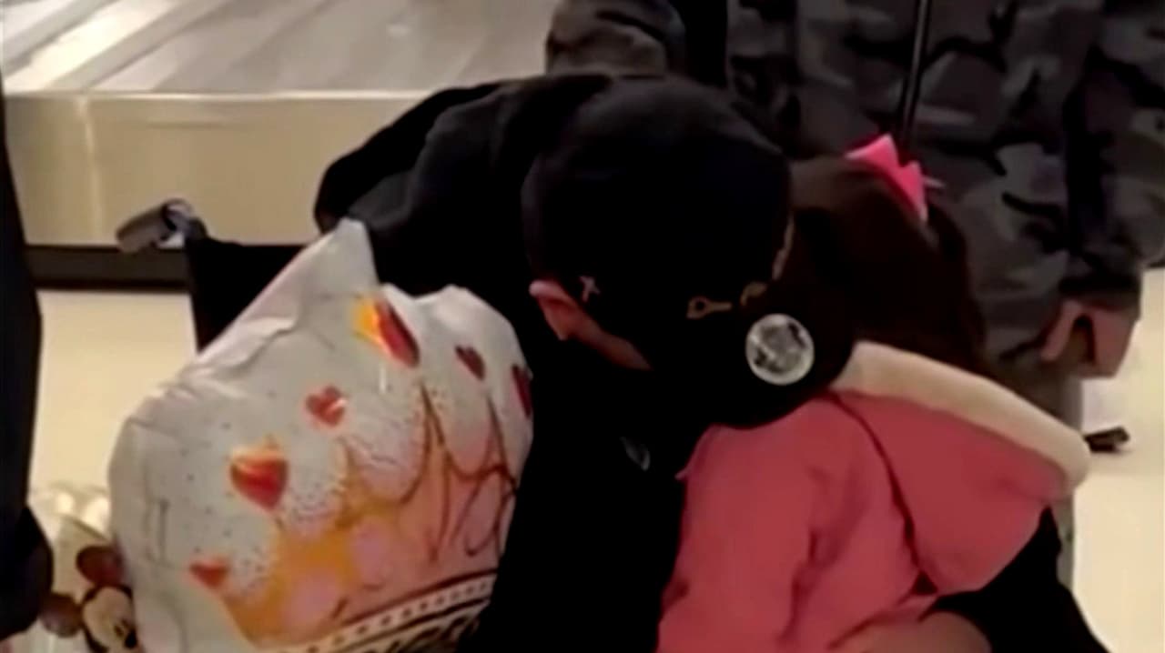 Denuncian que una niña de tres años sufrió abuso sexual bajo custodia federal en Texas; así se reencontró con su padre