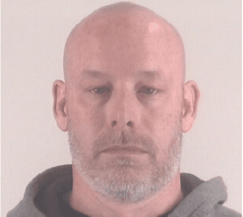 Arrestan a exentrenador deportivo de una escuela en Grapevine por cargos de abuso sexual