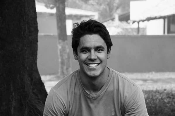 Todo comenzó con 
<b><a href="http://www.univision.com/entretenimiento/de-ninos-a-adultos-asi-ha-crecido-la-familia-capetillo-gaytan-fotos">Eduardo Capetillo Jr.</a></b> quien sorprendió con su galanura y gran parecido con su padre. Él tiene 22 años y ya provocó miles de suspiros.