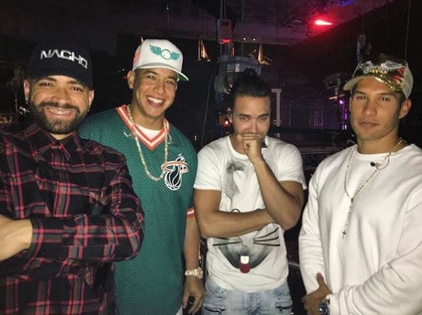 Daddy Yankee parece ser el eje que mueve a los cantantes, ¡es amigo de todo mundo! Como de Prince Royce.