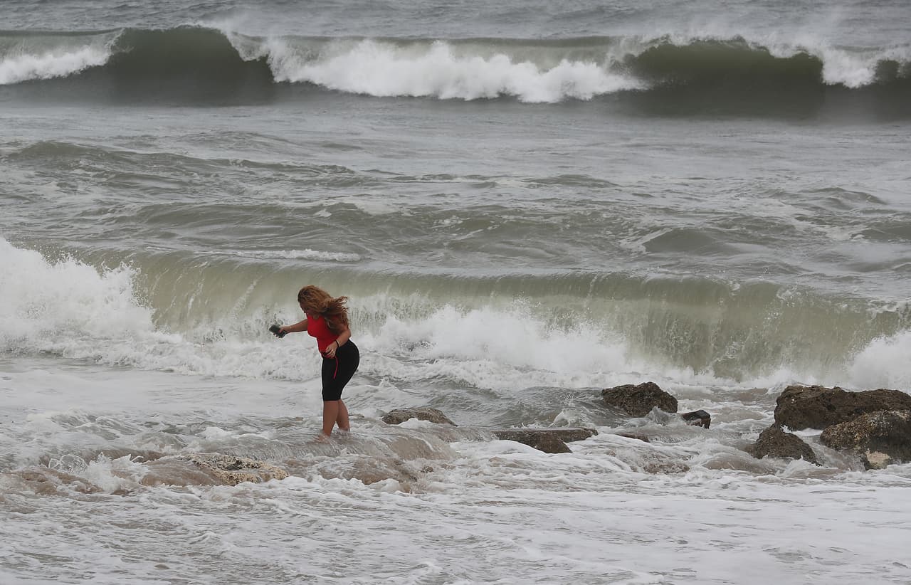 Contaminación y marejadas: el pronóstico del fin de semana en las playas del sur de Florida