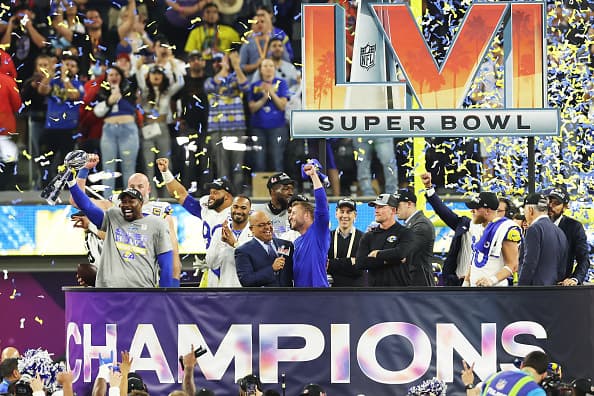 ¡Es oficial! 
<b><a href="https://www.univision.com/local/los-angeles-kmex/los-rams-super-bowl-campeon-los-angeles-fotos" target="_blank">Los Rams</a></b> anunciaron su 
<b>desfile de la victoria</b> para este miércoles, tras ganar el Súper Bowl, así lo dio conocer el director de operaciones del equipo, Kevin Demoff.
<br>