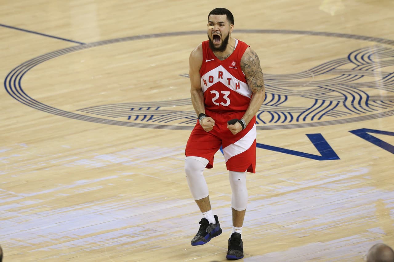 Los Toronto Raptors se coronan campeones de la NBA al vencer 114-110 a los Golden State Warriors en un partido por demás agónico en el que los ahora excampeones poerdieron a su jugador más caliente, Klay Thompson, por lesión.