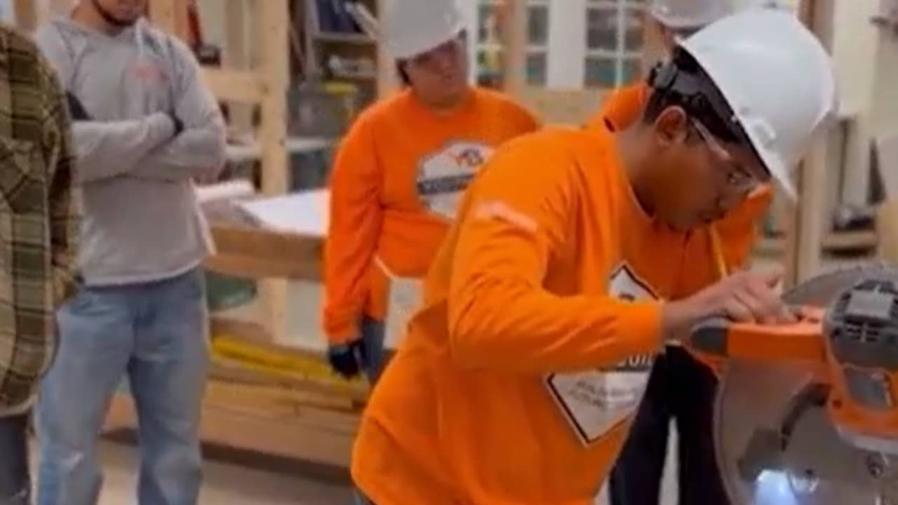 Youthbuild, el programa que ayuda a jóvenes a completar estudios de secundaria o equivalentes