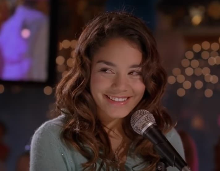 <b>Vanessa Hudgens</b>
<br>Vanessa Hudgens alcanzó la fama mundial en 2006 cuando se estrenó la película de Disney ‘High School Musical’. En ella, era la tierna Gabriella Montez, una chica tímida y lista que temía aventurarse en el mundo de la música.