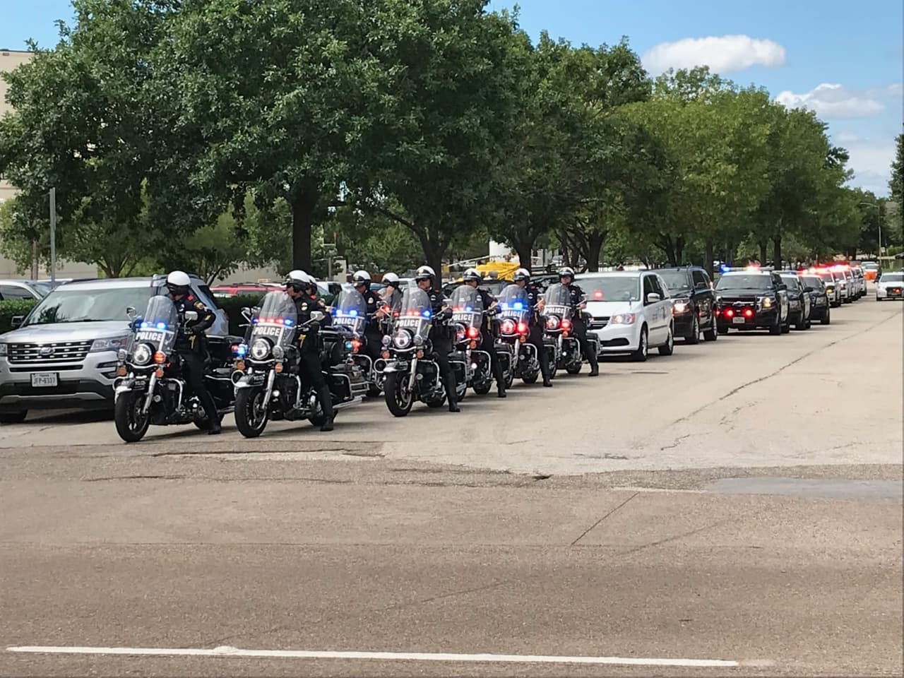 Antes de ser contradado por GPPD, trabajó seis años en la Oficina del Alguacil del Condado de Tarrant.