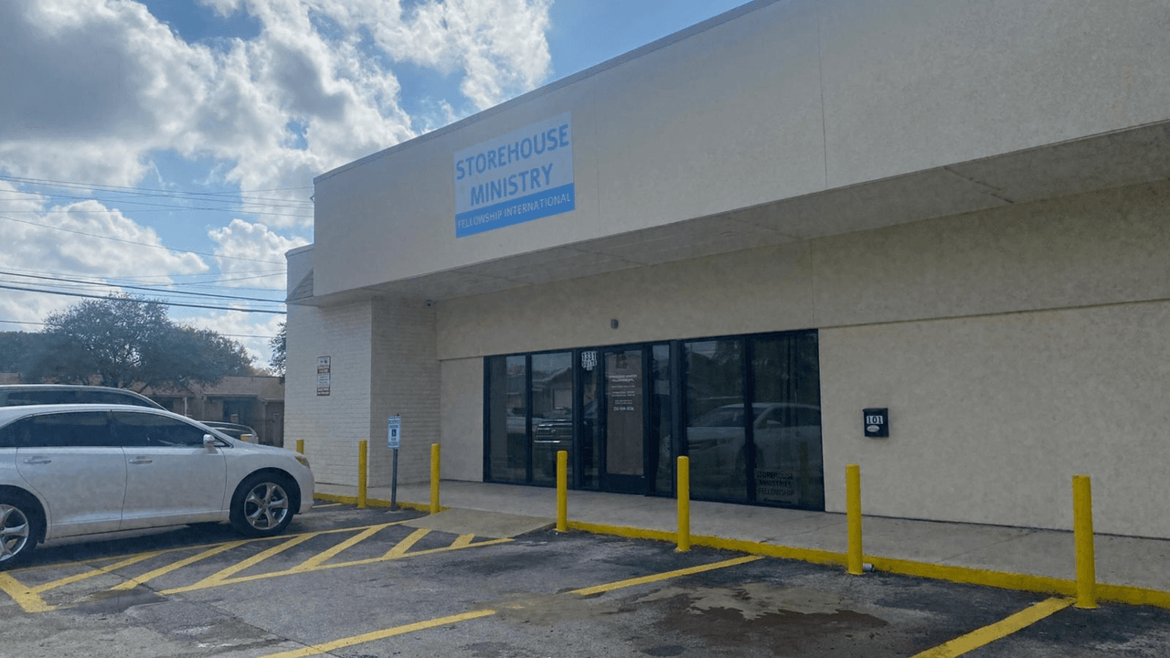 Asesinan a un hombre al llegar una iglesia en el East Side de San Antonio