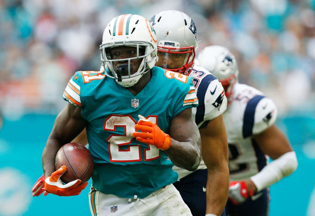 El veterano corredor Frank Gore se va de los Miami Dolphins para firmar con un rival de la misma División, los Buffalo Bills en un pacto por una temporada y 2 mdd.